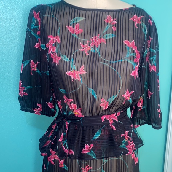 VINTAGE 80’s FLORAL DRESS - Picture 2 of 8